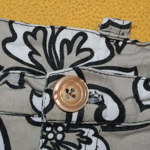 Nine Deep HAWAIIAN Jean Shorts - Waist 40x9.5 Inseam - Length 23.5 - Rise 15 - Picture 3 of 7